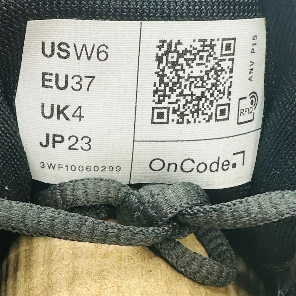 On Running Cloud 6 Black/White Sneakers | Women’s Size 6 US | NWD Store Display